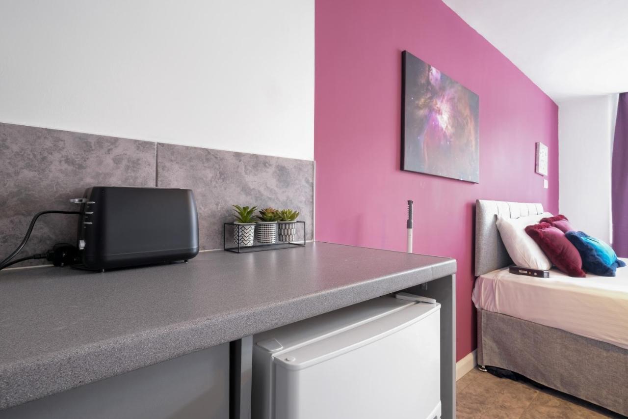 Fernbank Studios Sudbury Hill Harrow Self-Contained Studios With En-Suite Wembley 外观 照片