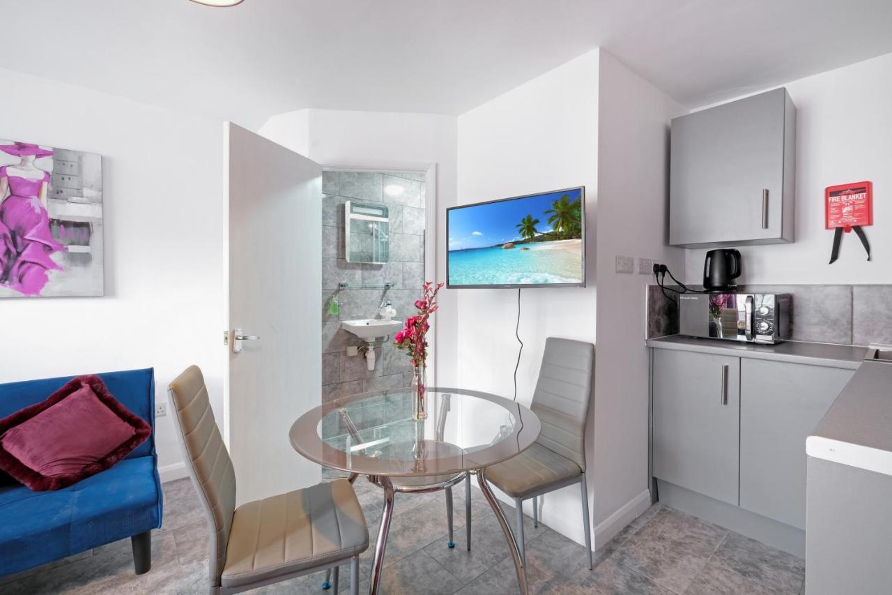 Fernbank Studios Sudbury Hill Harrow Self-Contained Studios With En-Suite Wembley 外观 照片