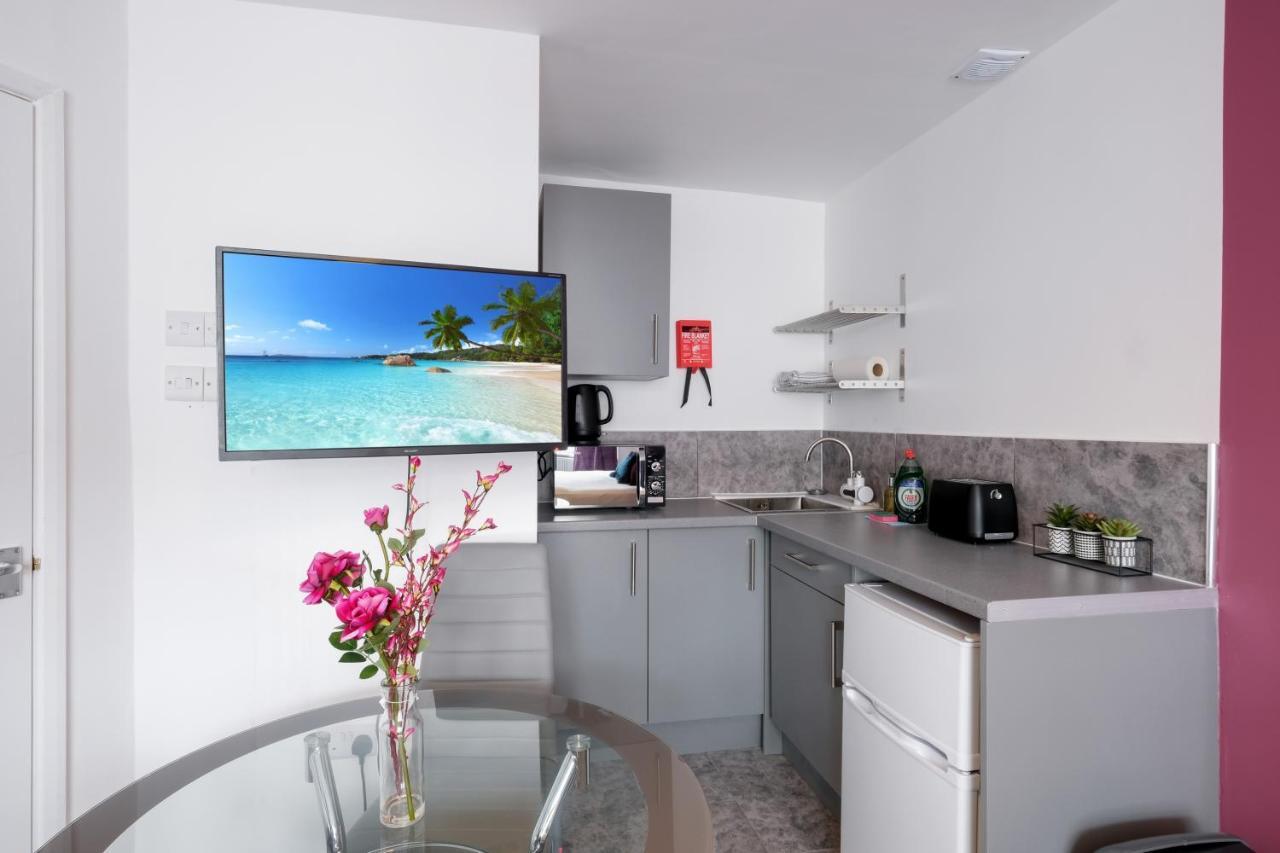 Fernbank Studios Sudbury Hill Harrow Self-Contained Studios With En-Suite Wembley 外观 照片