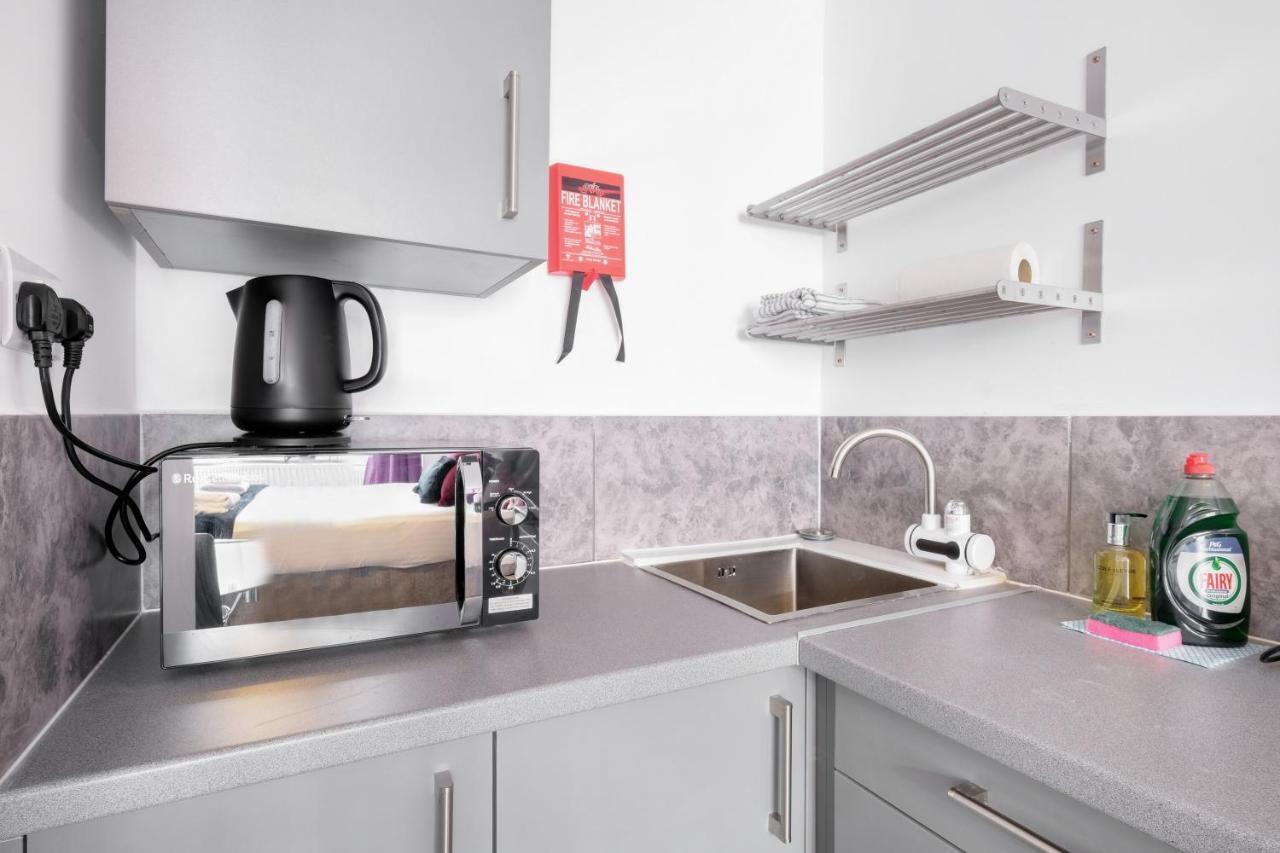 Fernbank Studios Sudbury Hill Harrow Self-Contained Studios With En-Suite Wembley 外观 照片