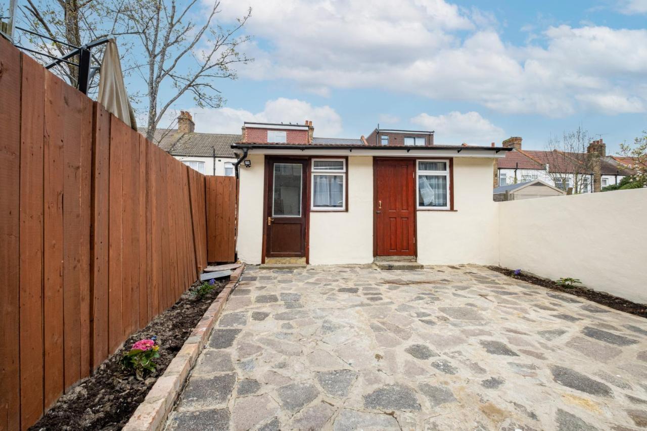 Fernbank Studios Sudbury Hill Harrow Self-Contained Studios With En-Suite Wembley 外观 照片
