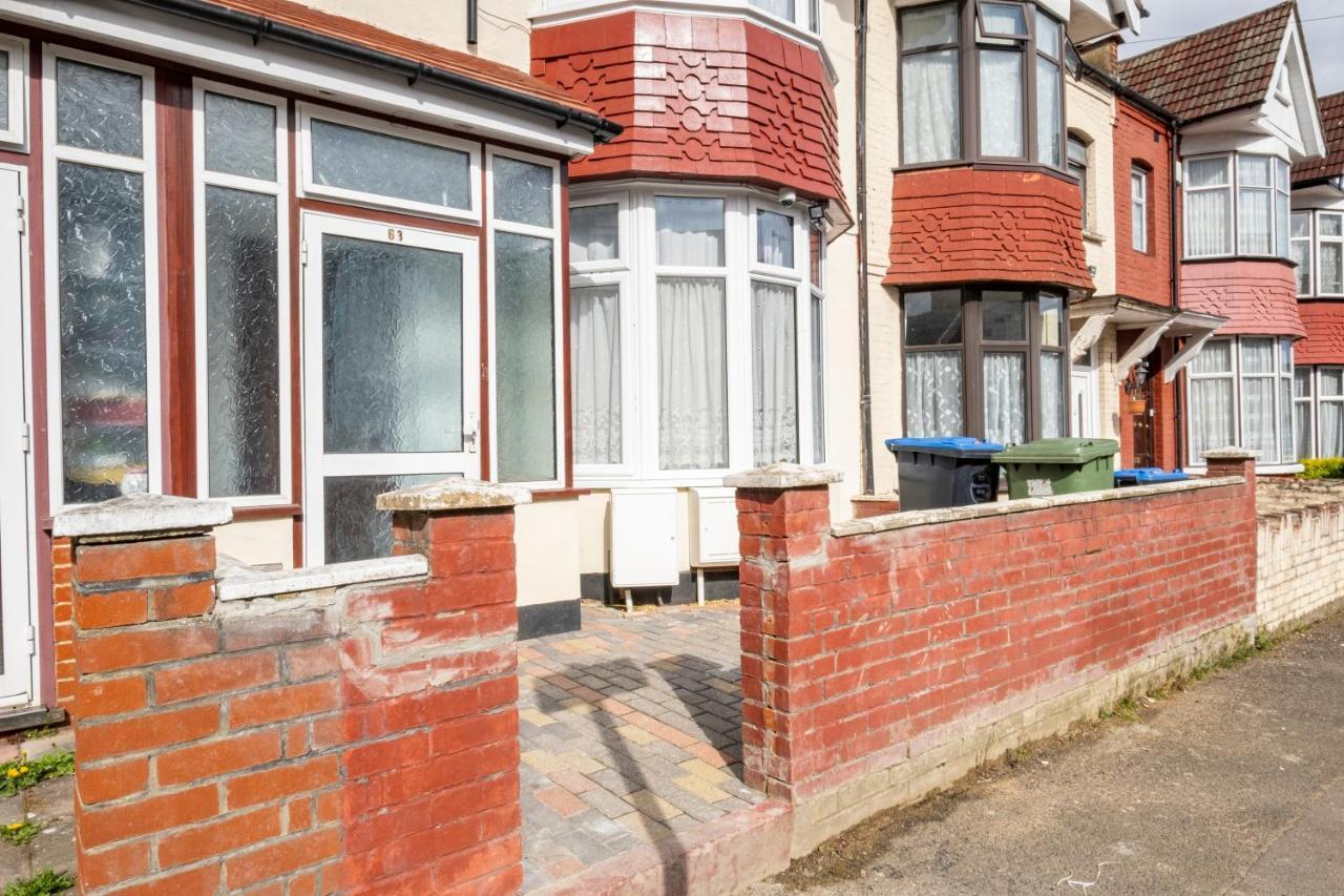 Fernbank Studios Sudbury Hill Harrow Self-Contained Studios With En-Suite Wembley 外观 照片