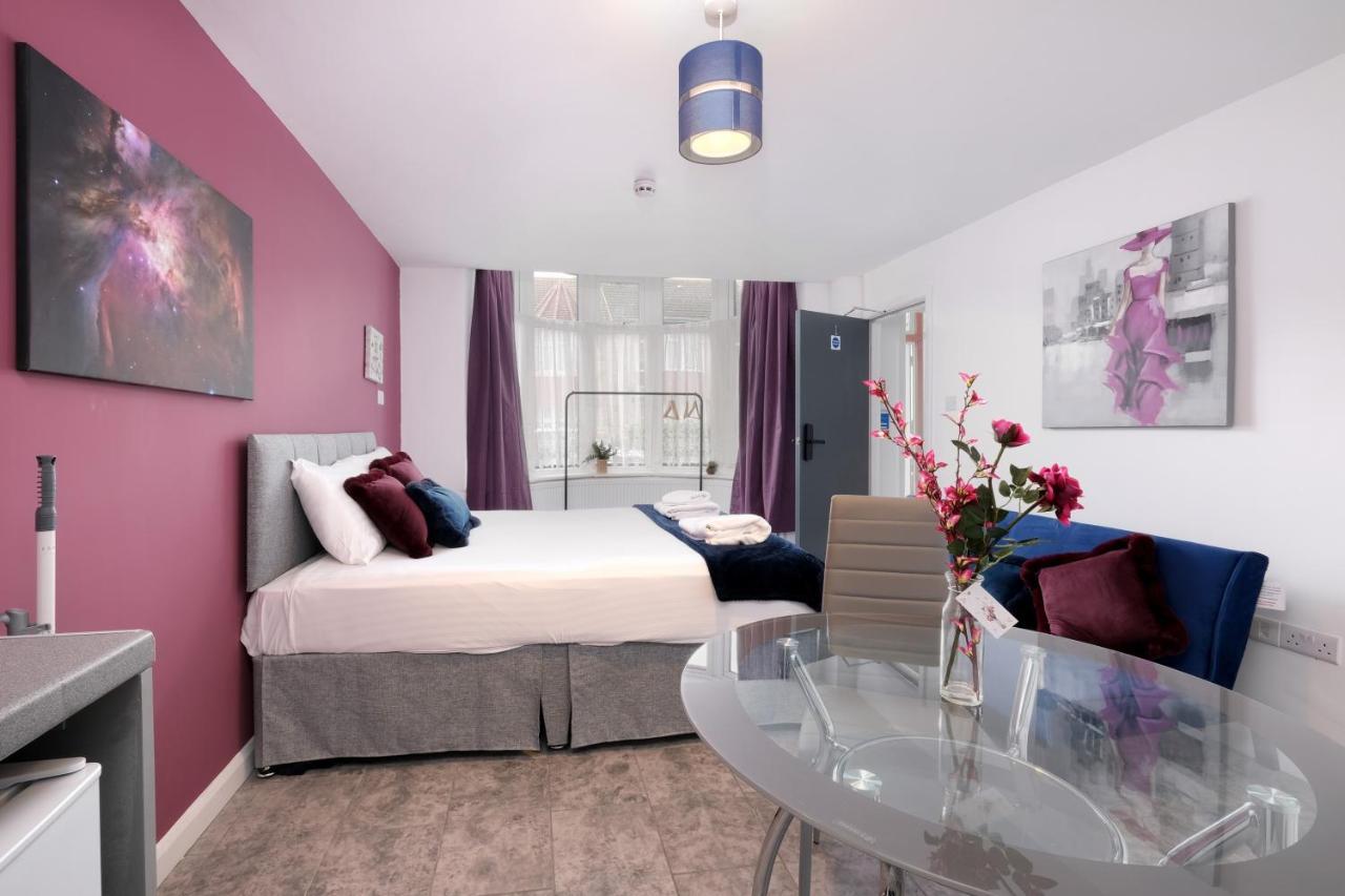 Fernbank Studios Sudbury Hill Harrow Self-Contained Studios With En-Suite Wembley 外观 照片