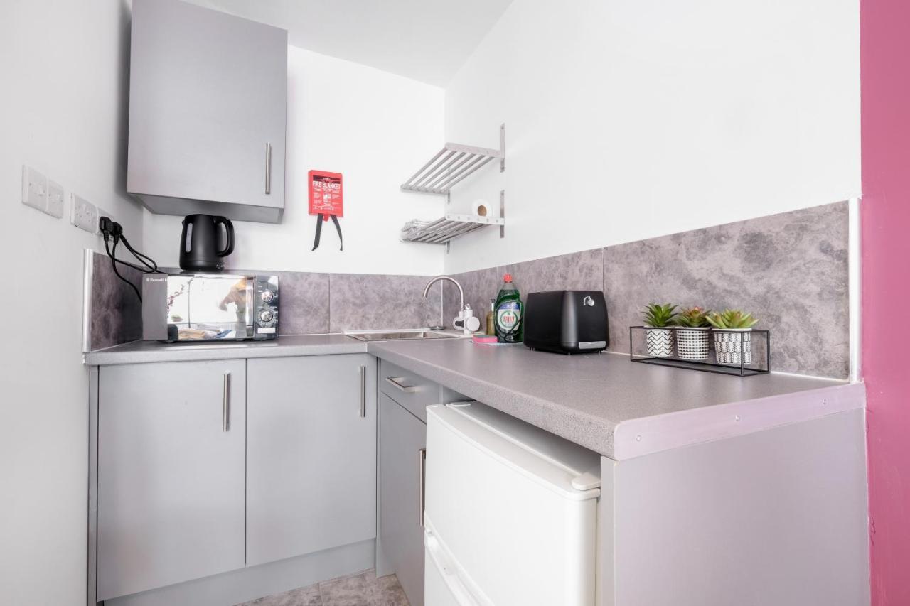 Fernbank Studios Sudbury Hill Harrow Self-Contained Studios With En-Suite Wembley 外观 照片