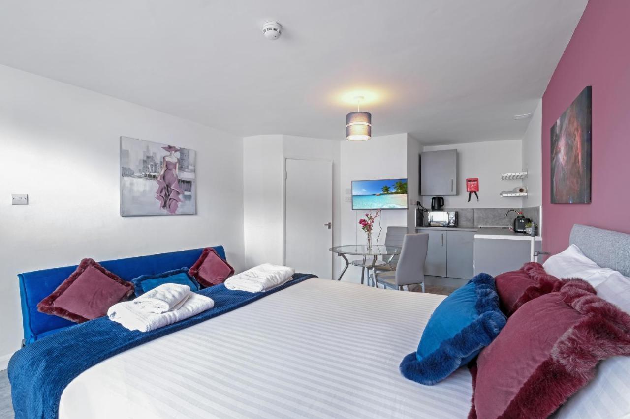 Fernbank Studios Sudbury Hill Harrow Self-Contained Studios With En-Suite Wembley 外观 照片