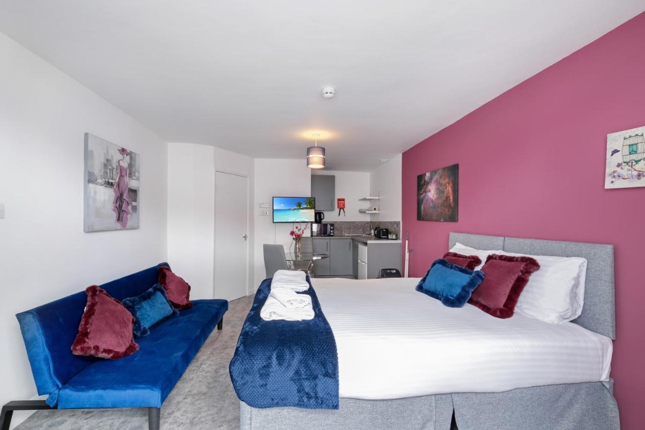 Fernbank Studios Sudbury Hill Harrow Self-Contained Studios With En-Suite Wembley 外观 照片