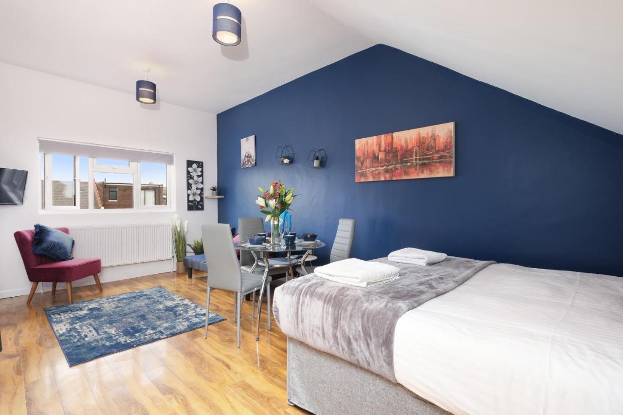 Fernbank Studios Sudbury Hill Harrow Self-Contained Studios With En-Suite Wembley 外观 照片