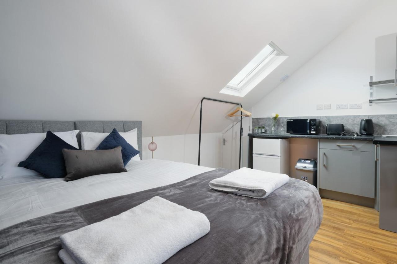 Fernbank Studios Sudbury Hill Harrow Self-Contained Studios With En-Suite Wembley 外观 照片