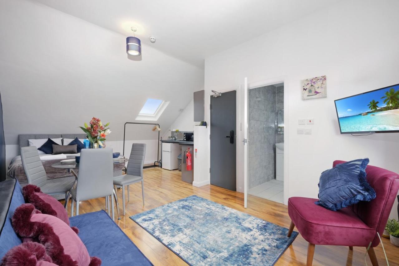 Fernbank Studios Sudbury Hill Harrow Self-Contained Studios With En-Suite Wembley 外观 照片