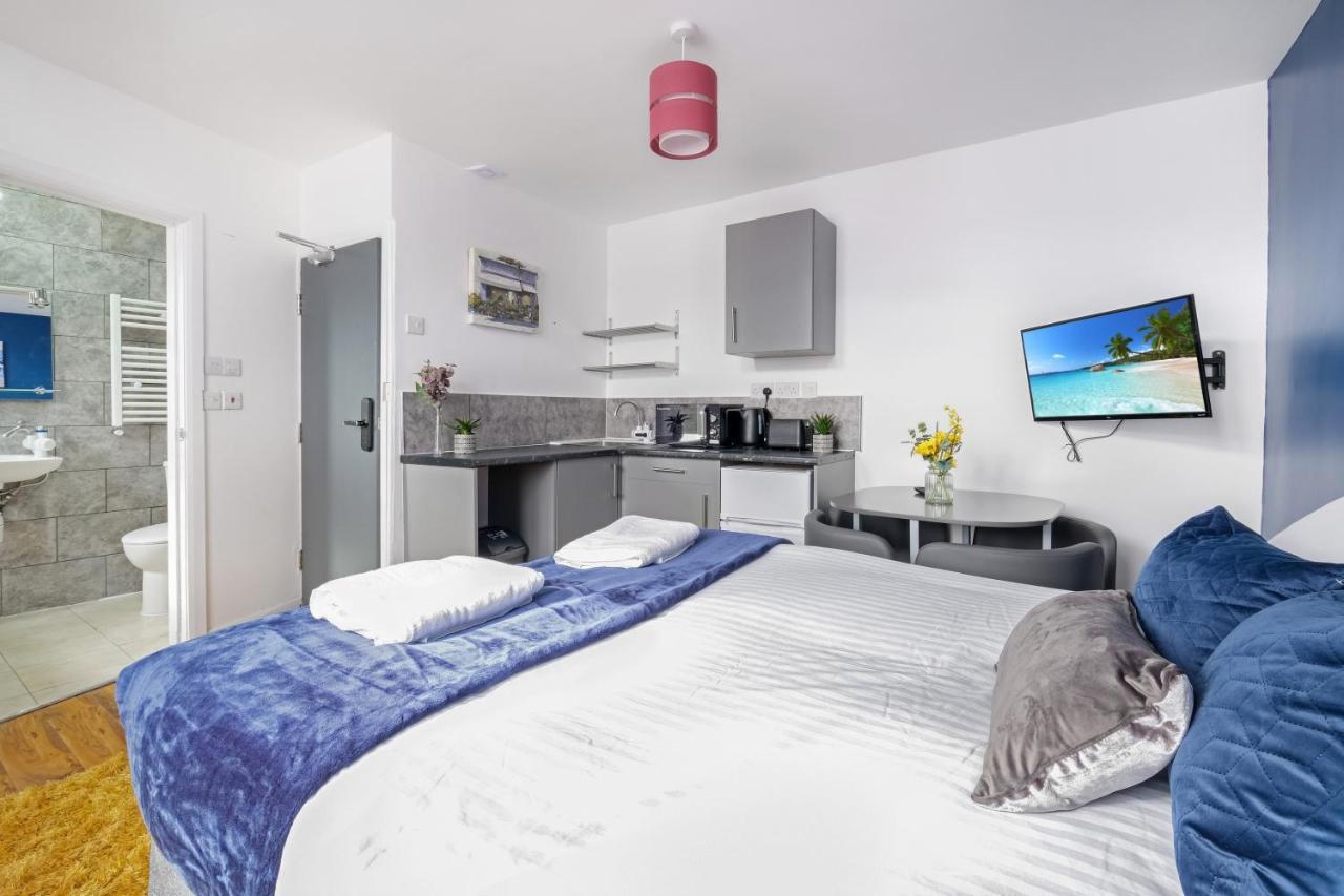 Fernbank Studios Sudbury Hill Harrow Self-Contained Studios With En-Suite Wembley 外观 照片