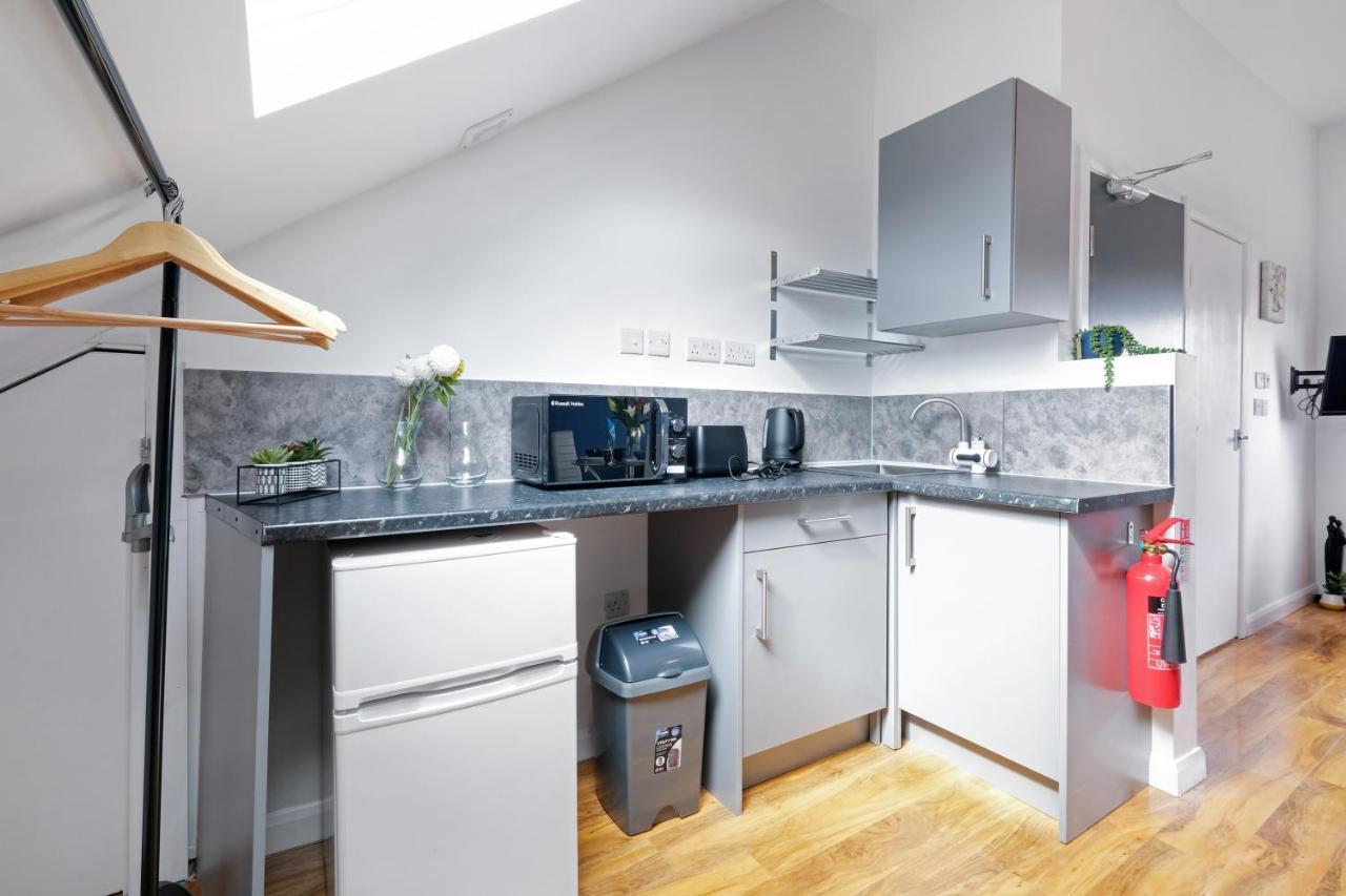 Fernbank Studios Sudbury Hill Harrow Self-Contained Studios With En-Suite Wembley 外观 照片