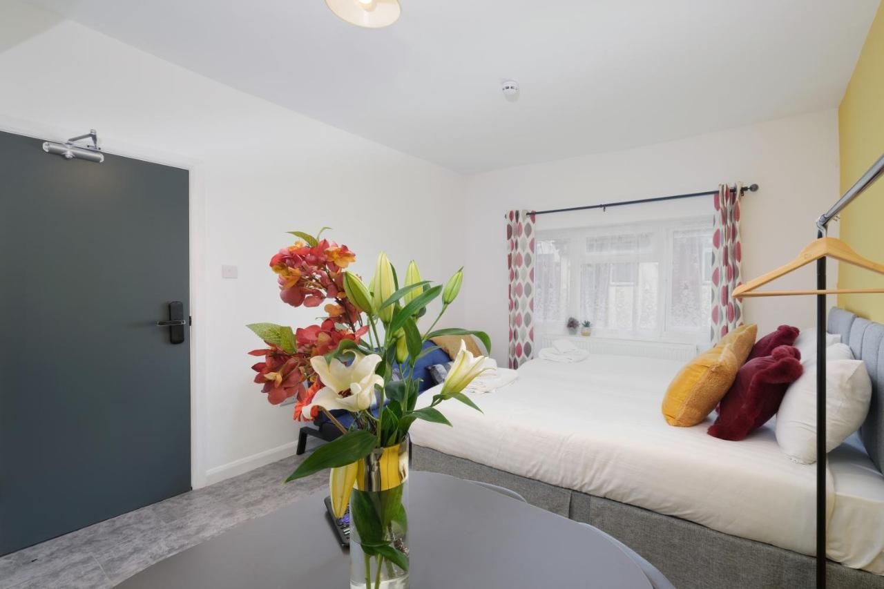 Fernbank Studios Sudbury Hill Harrow Self-Contained Studios With En-Suite Wembley 外观 照片
