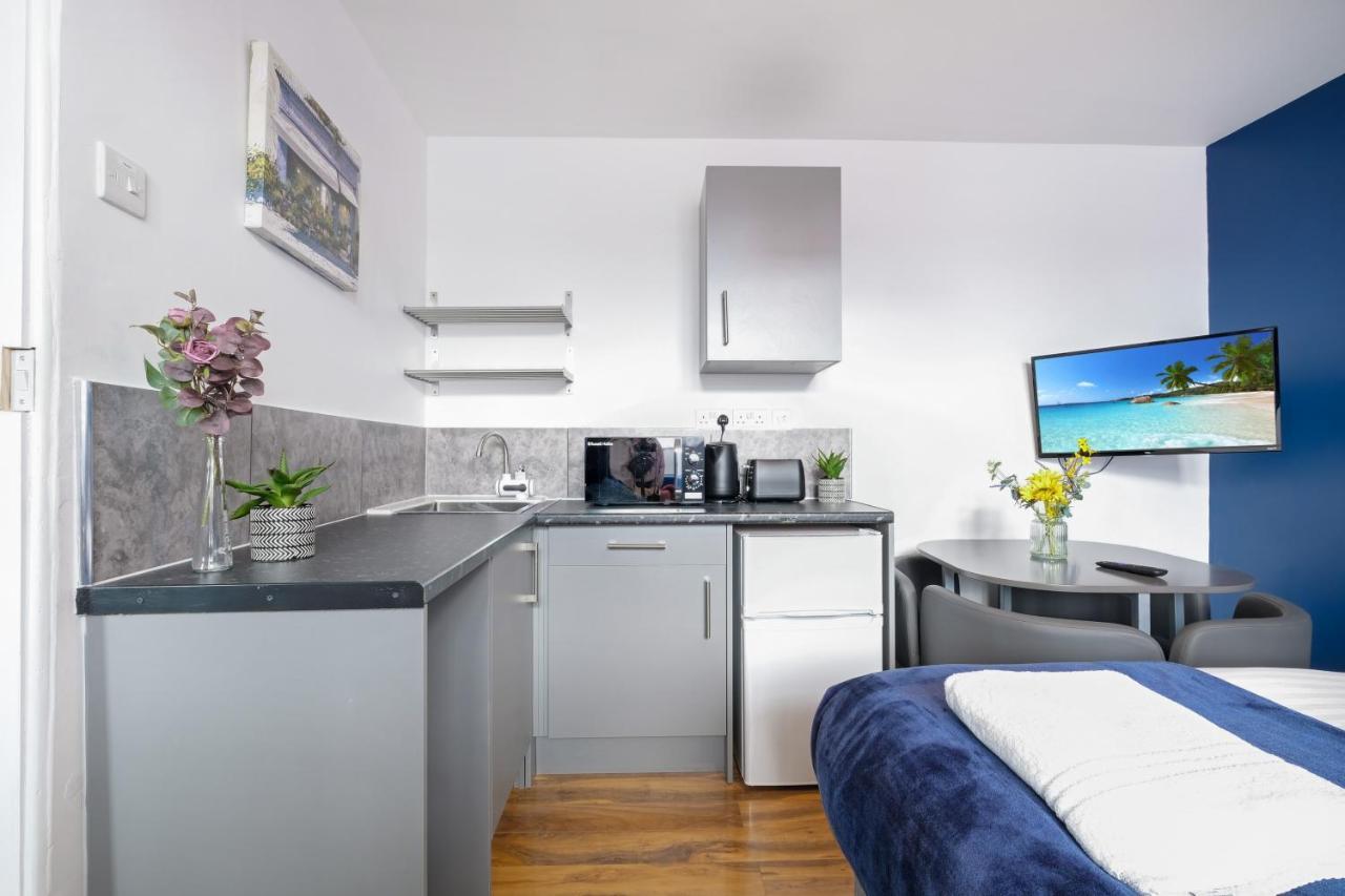 Fernbank Studios Sudbury Hill Harrow Self-Contained Studios With En-Suite Wembley 外观 照片