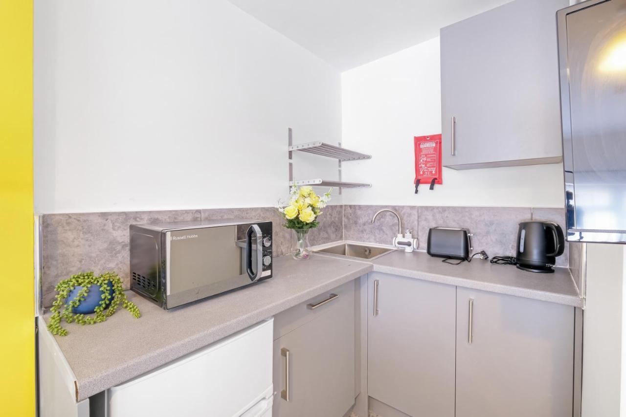 Fernbank Studios Sudbury Hill Harrow Self-Contained Studios With En-Suite Wembley 外观 照片