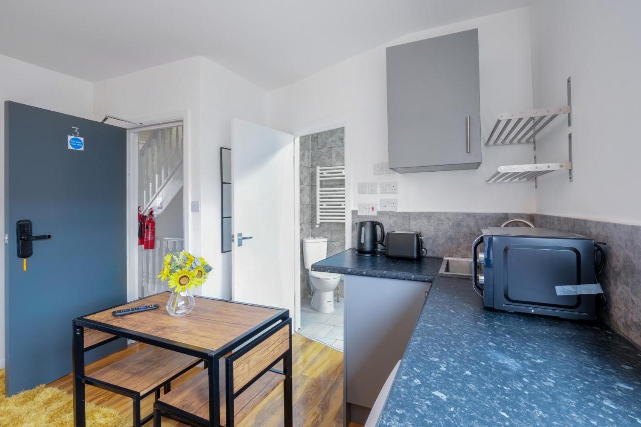 Fernbank Studios Sudbury Hill Harrow Self-Contained Studios With En-Suite Wembley 外观 照片