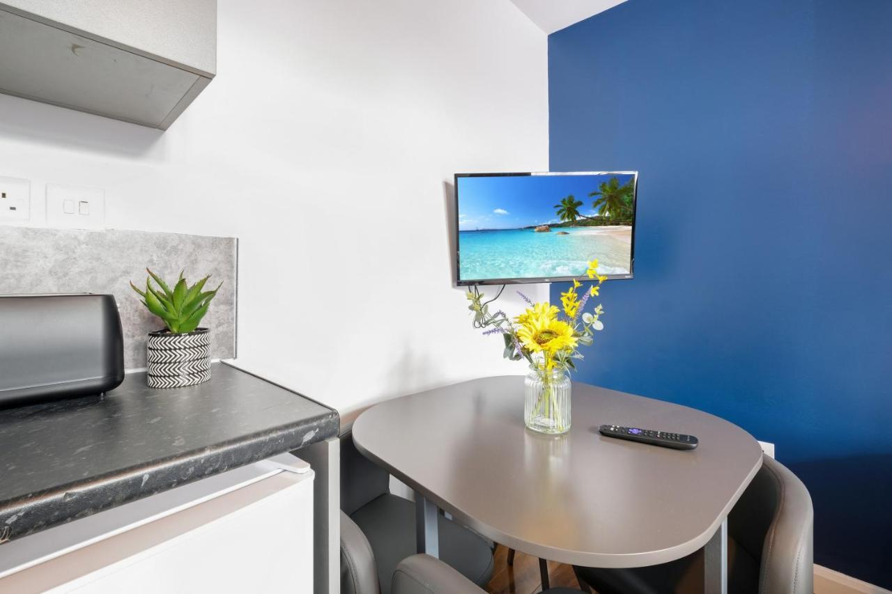 Fernbank Studios Sudbury Hill Harrow Self-Contained Studios With En-Suite Wembley 外观 照片