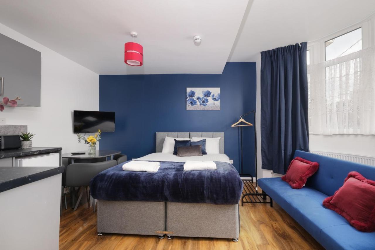 Fernbank Studios Sudbury Hill Harrow Self-Contained Studios With En-Suite Wembley 外观 照片