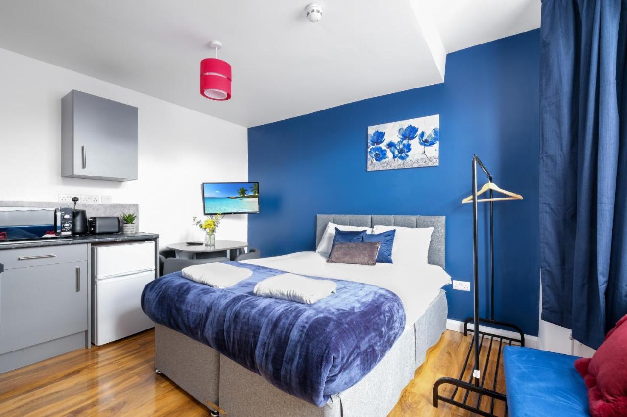 Fernbank Studios Sudbury Hill Harrow Self-Contained Studios With En-Suite Wembley 外观 照片